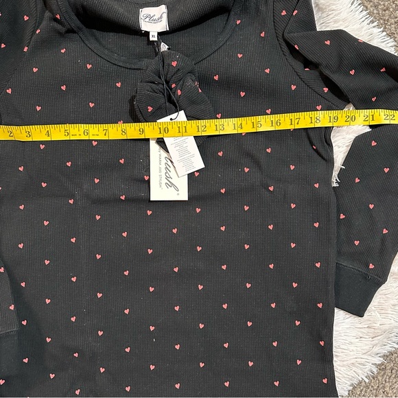 Revolve Plush hearts pajama set new XL - Picture 8 of 9